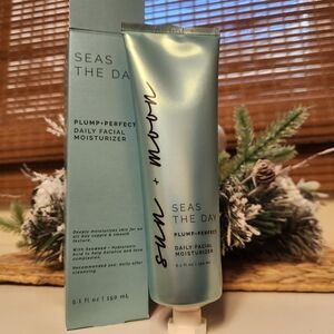 Sun + Moon Seas The Day Plump + Perfect Daily Facial Moisturizer